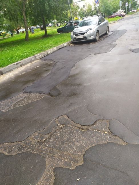 РЕМОНТ ЗА РЕМОНТОМ, А ПОБЕДЫ ВСЁ НЕ ВИДНО 🚧
📸 Галина
Микрорайон Павлино, поворот на ул Троицкая : второй раз..