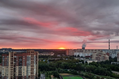 Красивое вечернее небо в..