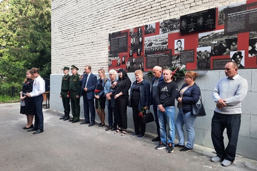 ⚡ Память еще трех участников СВО увековечили в Коломне 
Накануне на Аллее памяти Коломенского аграрного..