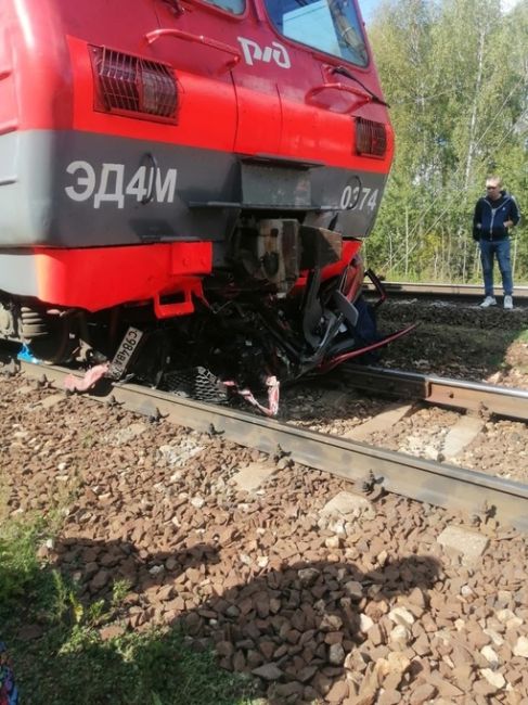 ⚡ Электричка раздавила легковой автомобиль в Подмосковье 
Страшная авария произошла сегодня около 13.30 в..