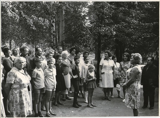 Выставка цветов "Моё родное Подмосковье" в заводском парке. 29 августа 1971 года. 
..