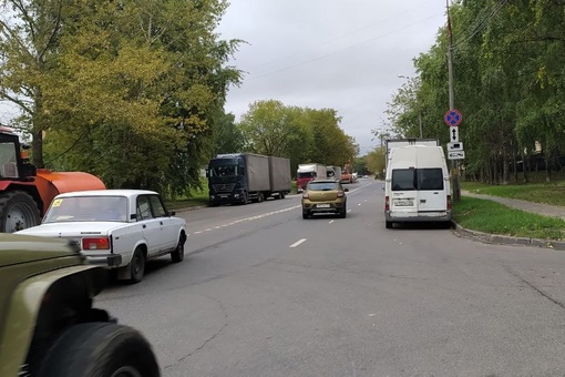 Прошу в целях БЕЗОПАСНОСТИ жителей при переходе улицы Воронина, в районе строения 11 , установить " лежачие..