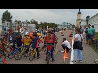 🤗 Разнообразные площадки работают сегодня в Старой Коломне в честь Дня города. Также здесь проходит..