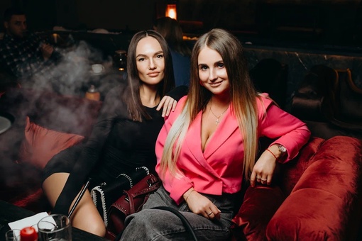 Откройте двери отдыху в T&S Lounge! 
T&S Lounge - место, где атмосфера погружает в уют, обслуживание осуществляется на..