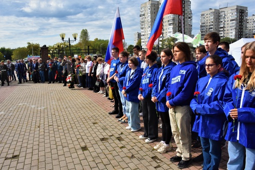 НА БЫКОВСКОМ МЕМОРИАЛЬНОМ КЛАДБИЩЕ ПОЧТИЛИ ПАМЯТЬ ЖЕРТВ ТЕРАКТОВ 
На Быковском мемориальном кладбище..