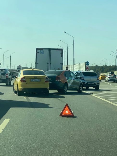 ЮО перед съездом на Климовск ДТП.
Фото из чата "Подольск: пробки, засады,..