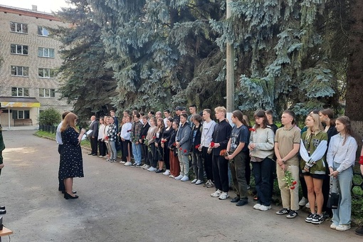 ⚡ Память еще трех участников СВО увековечили в Коломне 
Накануне на Аллее памяти Коломенского аграрного..