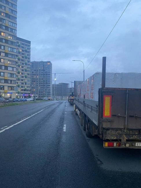 Подскажите пожалуйста. 
Г. Мытищи, вдоль ул. Разведчика Абеля, грузовой транспорт, на протяжении 3 месяцев..