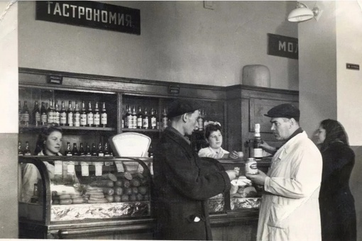 Продуктовый магазин в Расторгуево. 1947-1955..