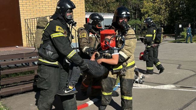 В Мытищах прошла тренировка по эвакуации в случае пожара  Сотрудники Мытищинского пожарно-спасательного..
