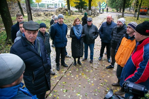 🌳🚜 В парке Мира продолжаются масштабные работы по реконструкции, которая проходит в рамках..