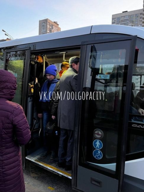 Вот такие приезжают автобусы 368 на ост. Общежитие, в них нет возможности войти 
Время 7 утра..