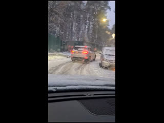 В Новогорске сегодня филиал ада! 🤯  Десятки ДТП, в том числе с участием общественного транспорта.  Доехать..