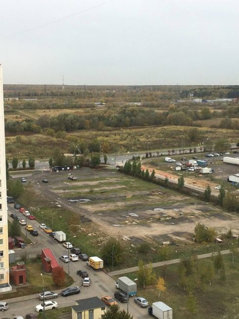 Уважаемая администрация. Для чего освобождена данная площадка? Для строительства ?данные : 55.909438, 37.707305 у дома..