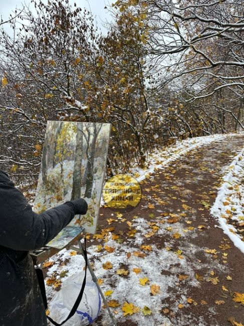 Местные художники за работой 🎨  Спуск к Долине реки..