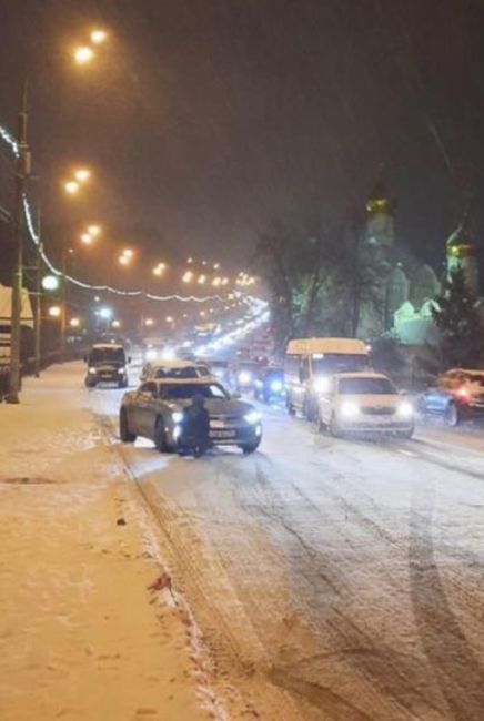 ДТП на мосту стало причиной пробки в районе Вакцины, в сторону..