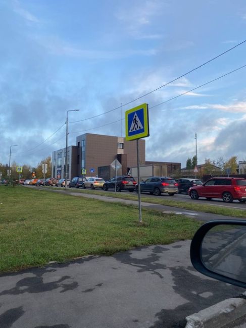 Все требовали фото пробок со светофора в Мытищах Лайт - вот они, что бы выехать сегодня с жк простоял 4..