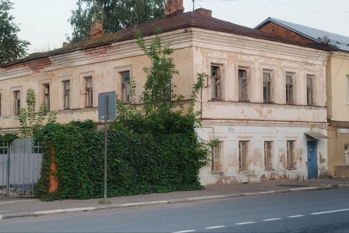 В последние годы одна из самых старых улиц Серпухова - 2-я Московская — значительно преобразилась  Здесь..