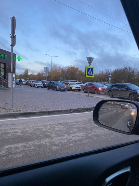 Все требовали фото пробок со светофора в Мытищах Лайт - вот они, что бы выехать сегодня с жк простоял 4..