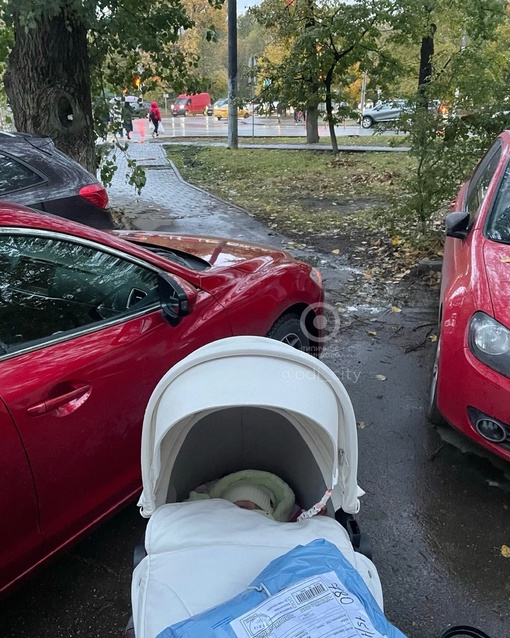 С коляской по городу передвигаться все труднее и труднее 😑  Об этом всё чаще пишут одинцовские..