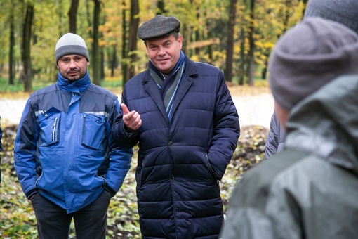 🌳🚜 В парке Мира продолжаются масштабные работы по реконструкции, которая проходит в рамках..