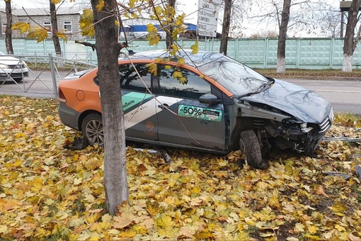 Водитель каршеринга снёс ограждение на улице Правды рядом с проходными "ПЗЭМИ" 
Фото из чата "Подольск:..