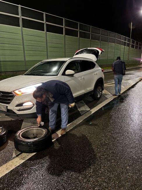 В Жаворонках три недели делали люк 🥴  Сделали. Теперь пробки от Минского до Можайского..