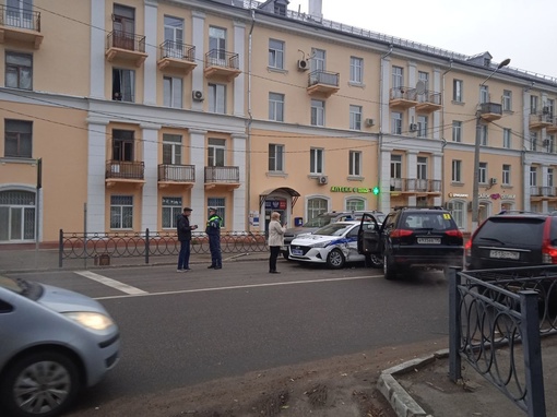 Гривно, ДТП на Ленина начинающий водитель врезался в машину ДПС.
Фото из чата "Подольск: пробки, засады,..