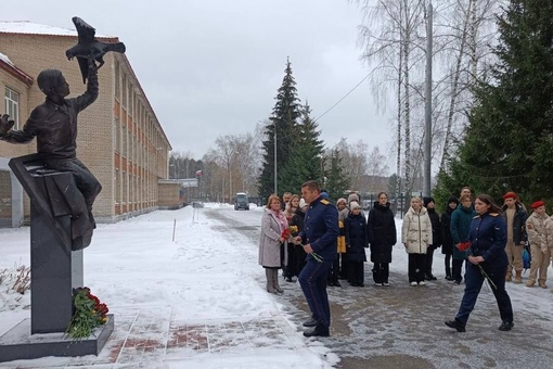 В Подмосковье почтили память самого молодого кавалера ордена Мужества Жени Табакова  15 лет назад трагически..