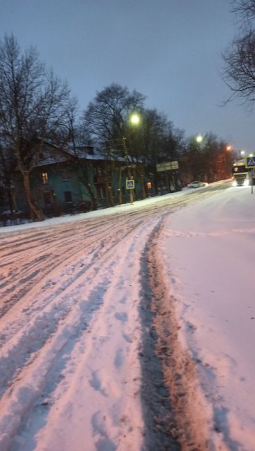 У Мосавтодора из года в год одна и та же ситуация: снег и ул. Быковская  не чищен. Фуры и люди буксуют. Колапс из..