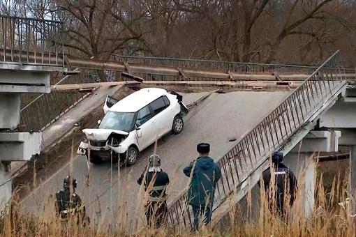 Подмосковным округам и Мосавтодору поручили обследовать все мосты региона. Причиной стало обрушение..