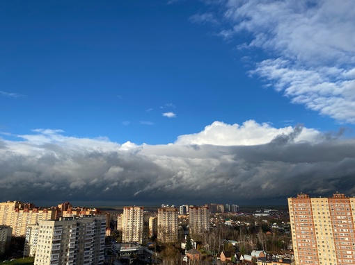 Устрашающее небо над..