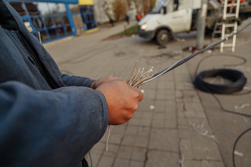 🚦Завершилась настройка светофора вызывного типа на пешеходном переходе на ул. Володарского в г...