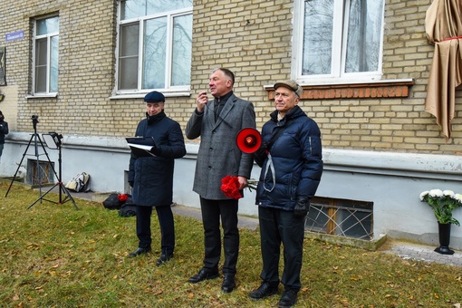 В ЖУКОВСКОМ ОТКРЫЛИ МЕМОРИАЛЬНУЮ ДОСКУ ГЕРОЮ СОВЕТСКОГО СОЮЗА ГЕОРГИЮ МОСОЛОВУ 
В Жуковском открыли..