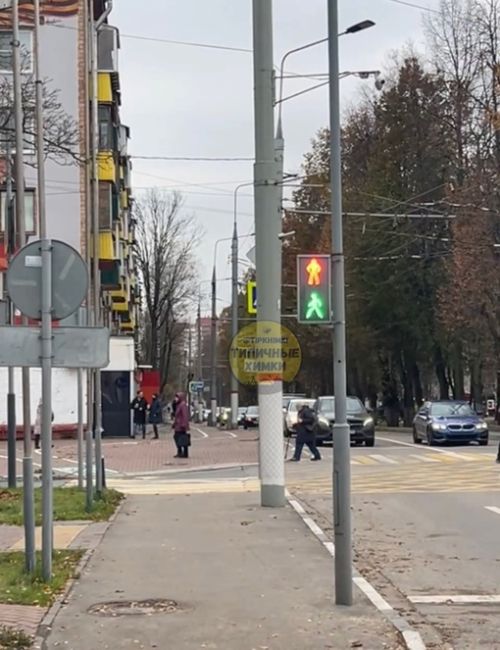 От подписчика:
____________
Светофор на перекрестке проспекта Мира и ул.Победы до сих пор не работает. Службы про..