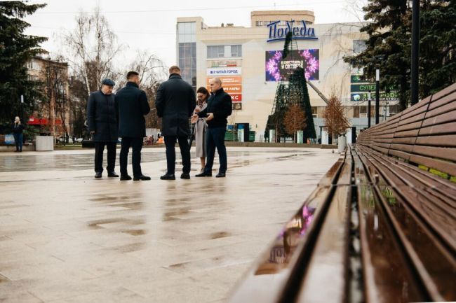 Пушкинский округ готовится к Новому году   Сотрудники Городского хозяйства начали активные работы по..