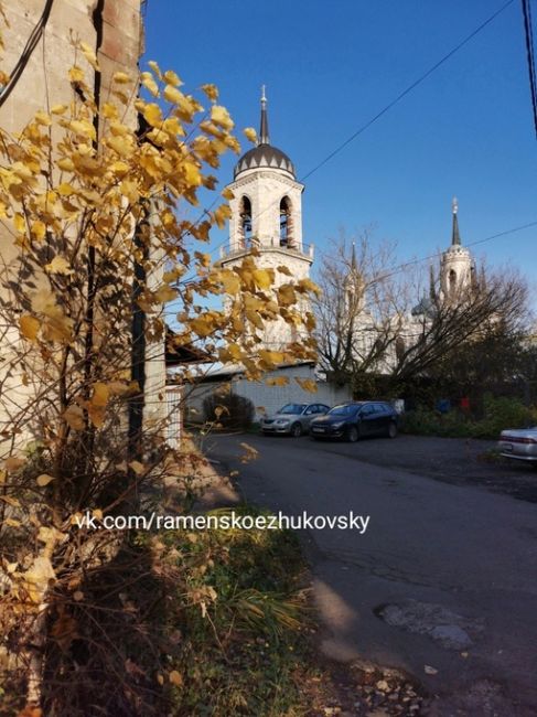 В Быково все знают про Баженовский храм и про усадьбу, но между ними есть еще и такой вот интересный домик...