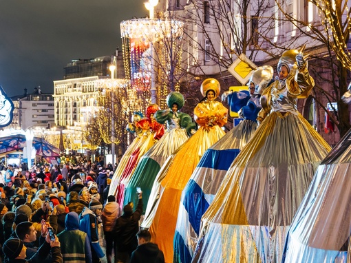 Новогодняя пора – волшебное время в году в любом возрасте. Нас завораживают красивые новогодние елки, яркие..