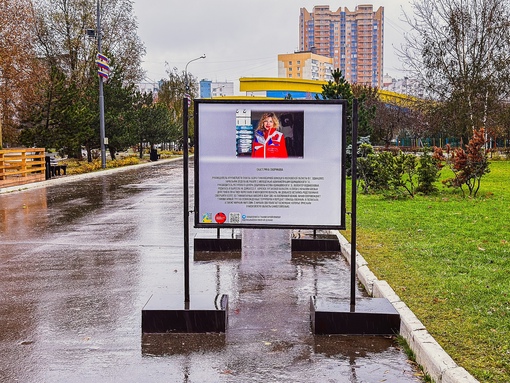 На Центральной площади открылась фотовыставка «Люди Донбасса», посвященная Дню народного единства ❤
..