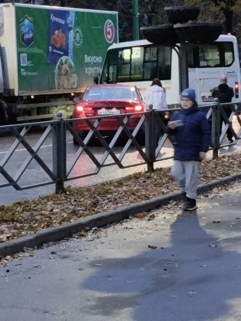 В старых Химках сплошные ДТП  Под мостом движение сильно затруднено и на станции Химки аналогично..