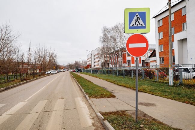 📍На улице Барышникова изменилась схема движения. 
Теперь участок дороги от круга до ул. Бугрова стал..