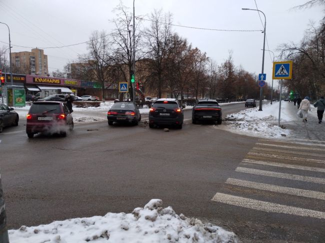 ДТП и транспортный коллапс на проспекте Королёва.
Но несмотря на довольно серьёзные повреждения в передней..