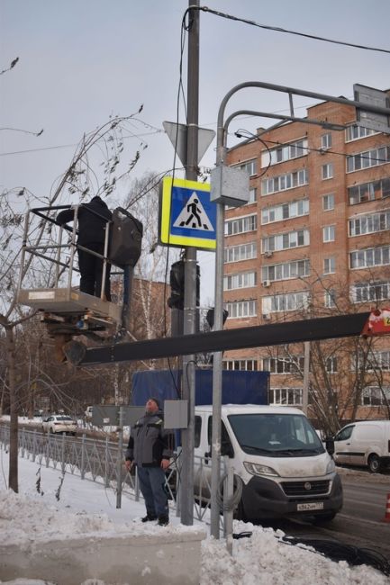 🚦 Еще один светофор появится в Коломне 
Вот уже второй день возле Музея боевой славы в Коломне..