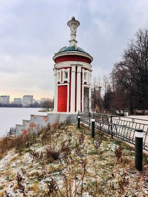 Парк-усадьба Михалково в Головинском районе Москвы.  Фото..