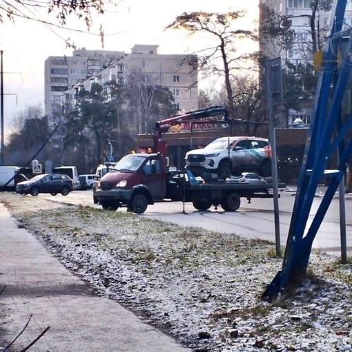 Вот кто в нашем городе работает без устали Жуковский, Семашко От..