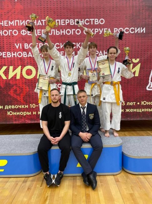 МЕДАЛИСТЫ 🥇🥈🥉🥉
Золотую, серебряную и две бронзовые награды завоевали балашихинские каратисты из клуба..