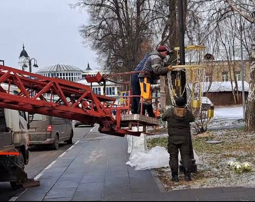 Город начали украшать к Новому..