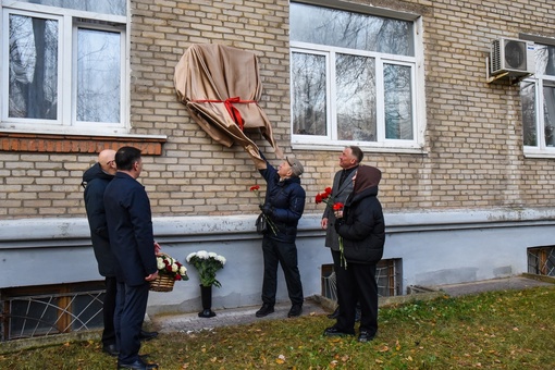 В ЖУКОВСКОМ ОТКРЫЛИ МЕМОРИАЛЬНУЮ ДОСКУ ГЕРОЮ СОВЕТСКОГО СОЮЗА ГЕОРГИЮ МОСОЛОВУ 
В Жуковском открыли..