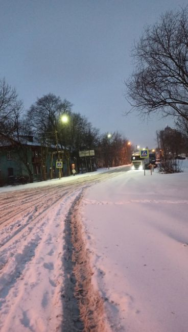 У Мосавтодора из года в год одна и та же ситуация: снег и ул. Быковская  не чищен. Фуры и люди буксуют. Колапс из..