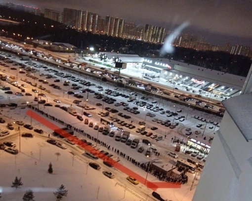 ❗️На эстакаде Можайского шоссе в Трехгорке «встали» фуры (в сторону Москвы)  Образовались большие пробки,..